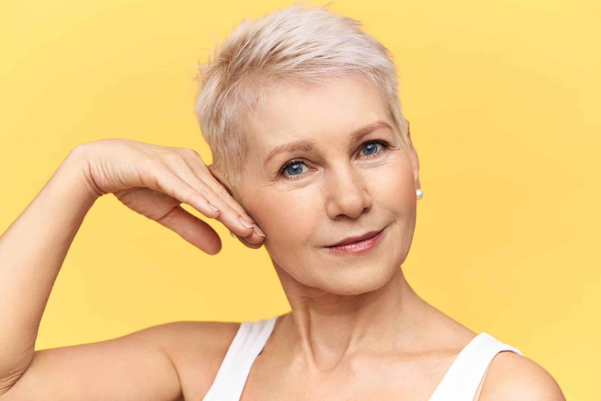 illustration-thyroid-white-paper-is-woman-s-neck (1) Anti-wrinkle injections